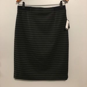 Nine West NWT size 8 green/black stripe skirt